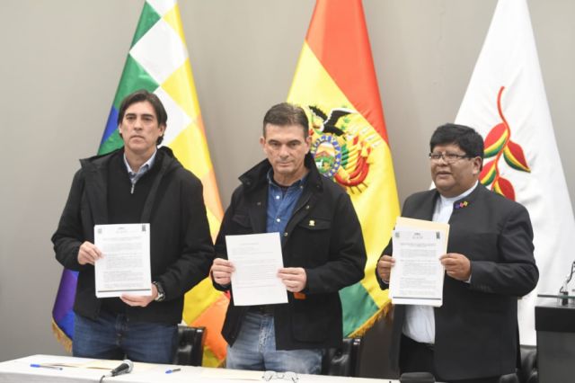 Alcaldía de El Alto y Gobierno firman convenio de obras en medio de los bloqueos