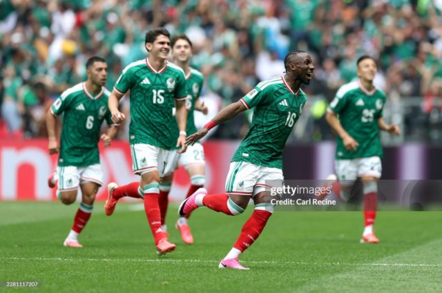 México cambia su historia y  abre el Mundial ganando 