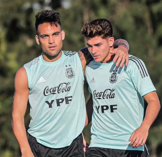 Scaloni define entre Lautaro y Julián en el ataque