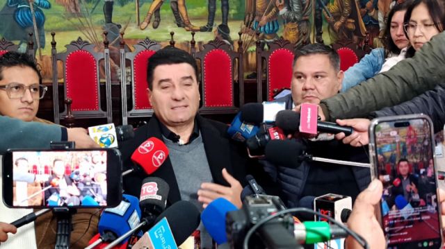 El Alcalde propone reconstruir el país desde las regiones