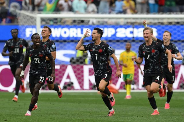 Canadá hace historia y se instala entre los 16 mejores del Mundial 
