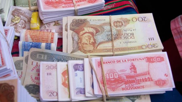 Alertan la circulación de billetes falsos en el Mercado Campesino 