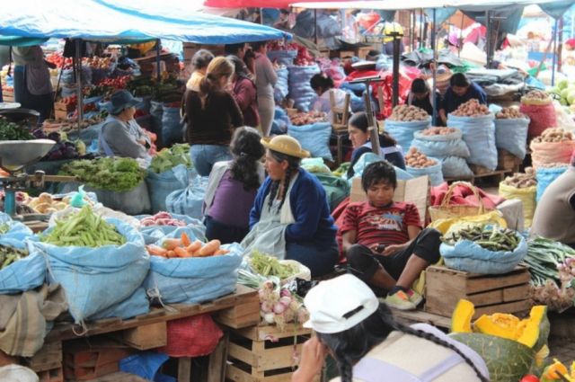 La crisis vacía la mesa de los bolivianos: precios de alimentos suben hasta un 200%
