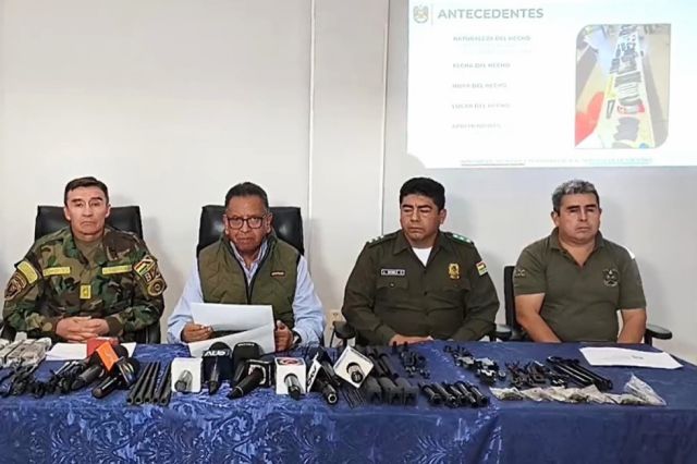 Hallan fusiles de alto calibre en Viru Viru, hay dos mujeres aprehendidas 