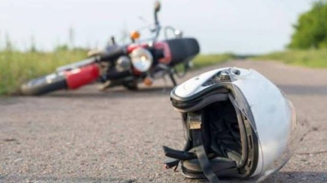Chocaron y luego quisieron esconder su motocicleta