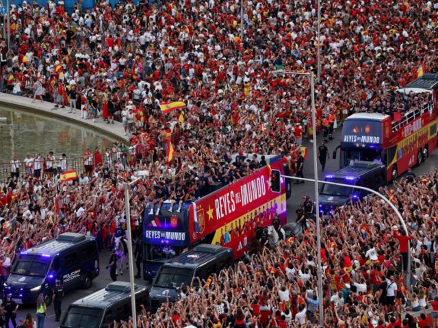 La selección española festejó en casa el título