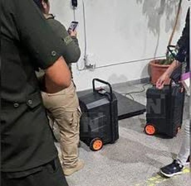 Felcc confirma el hallazgo de 189 kilos de oro en Viru Viru; el cargamento iba rumbo a Dubái