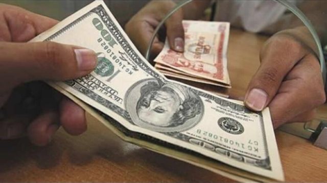 El dólar llega a Bs 11 y sigue al alza pese a las promesas oficiales