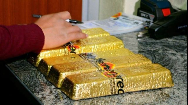 Oro en maletas: Carga está valuada en $us 25 millones y el aprehendido tiene 22 años