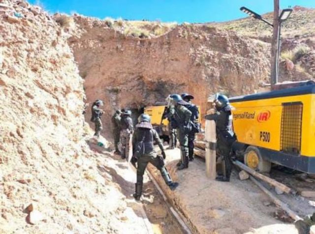 Hay un militar muerto en Huanuni por ataque de jukus; se cree que hay más fallecidos