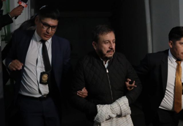 Tras declarar, Medinaceli permanece en celdas de la FELCC