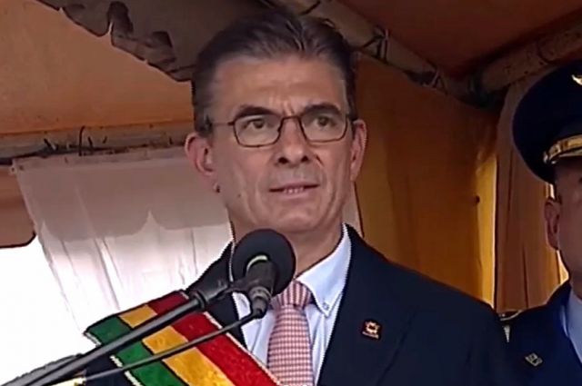 Paz defiende que sus viajes son para atraer inversiones