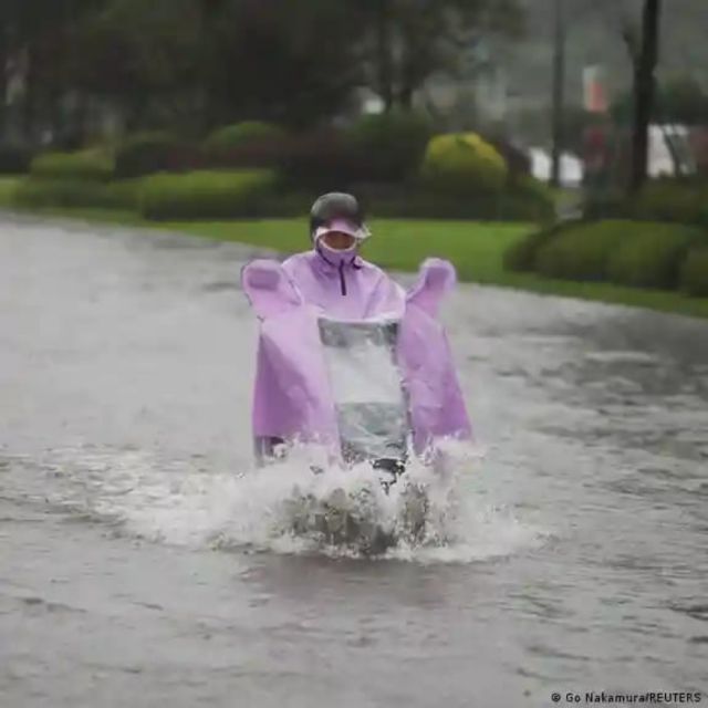 China evacúa a casi 88.000 personas por intensas lluvias e inundaciones
