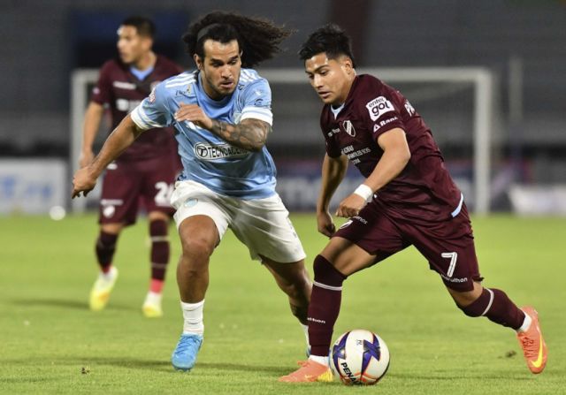 Bolívar golea a Aurora en ocho  minutos, en la noche de Velásquez 
