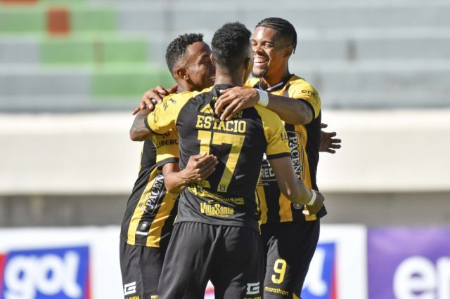 Con goleada incluida, The Strongest vuelve a acercarse a la cima