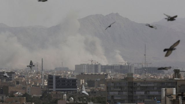 EEUU ataca tres petroleros iraníes tras un ataque contra buques de guerra estadounidenses