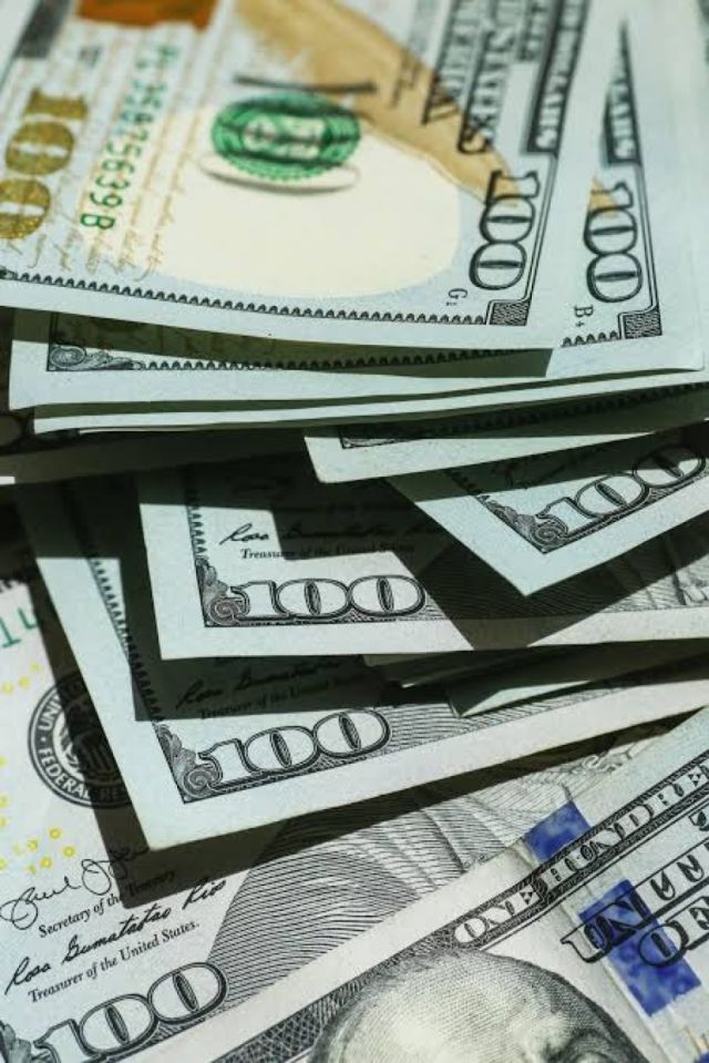 Aprehenden a sujeto que transportaba 76 mil dólares sin poder explicar su origen