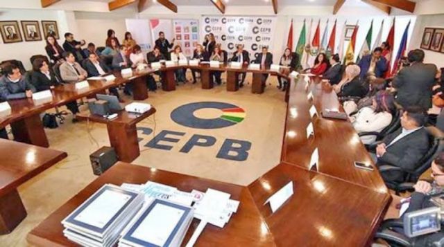 Empresarios piden proteger el empleo ante el ajuste
