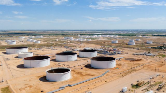 El gran colchón de petróleo de EEUU se agota