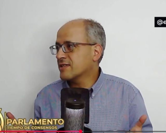 Raúl Velázquez: Bolivia olvidó que el gas es un recurso finito