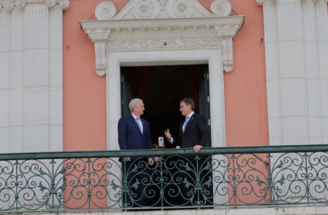 Bolivia y Chile acuerdan revertir oleoducto y tender fibra óptica