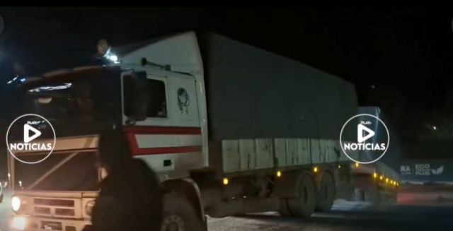 Policía intercepta cinco camiones con cigarrillos presuntamente de contrabando