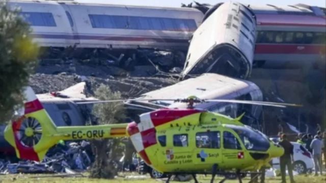 España: reportan al menos 64 muertos en choque de dos trenes