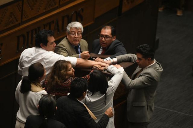 Tensa sesión declara a Castro como presidente de la Cámara de Diputados 