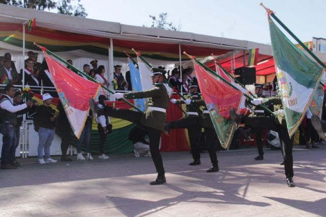 Desfile Cívico en homenaje al 198 Aniversario de Bolivia (Fotos)