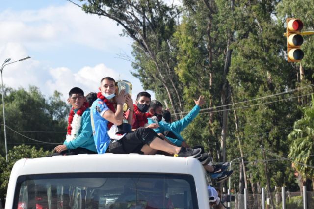 Postales del festejo de Tomayapo por las calles de la ciudad de Tarija