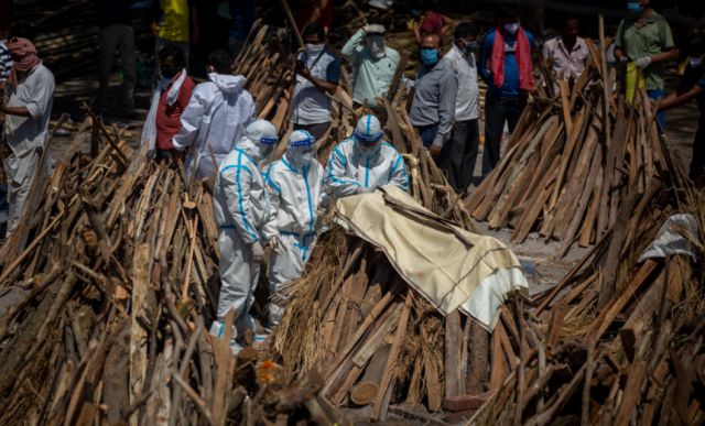 Las desgarradoras imágenes del impacto del covid-19 en la India
