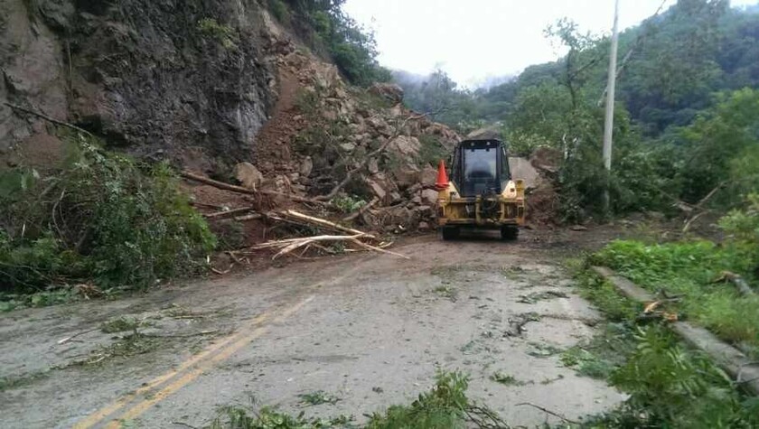 Deslizamientos en la zona  de Walapuka por las lluvias