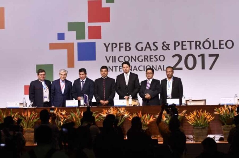 El ministro Sánchez con el presidente de YPFB. El canciller Huanacuni llegó, pero no el presidente Evo Morales. Una inauguración deslucida del Congreso 2017