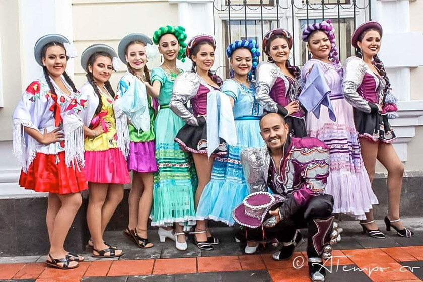 PRESENTACION EN EL DESFILE DE LA ALEGRIA BALLET SANGRE LATINA TARIJA