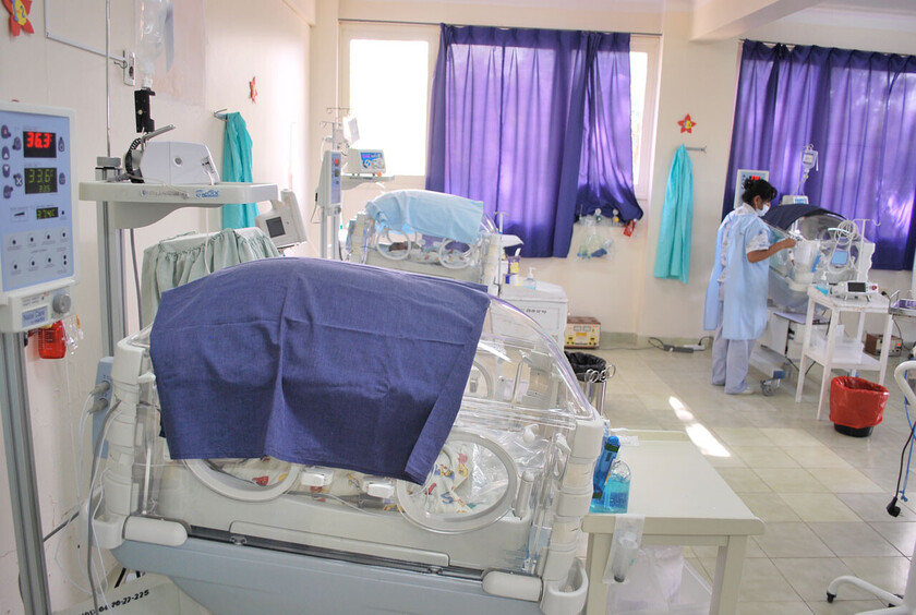 SALA DE NEONATOLOGIA DEL HOPSITAL SAN JUAN DE DIOS DE TARIJA 2
