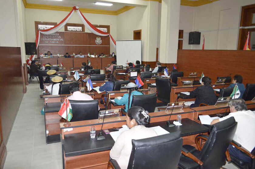 SESION DE LA ASAMBLEA DEPARTAMENTAL DE TARIJA
