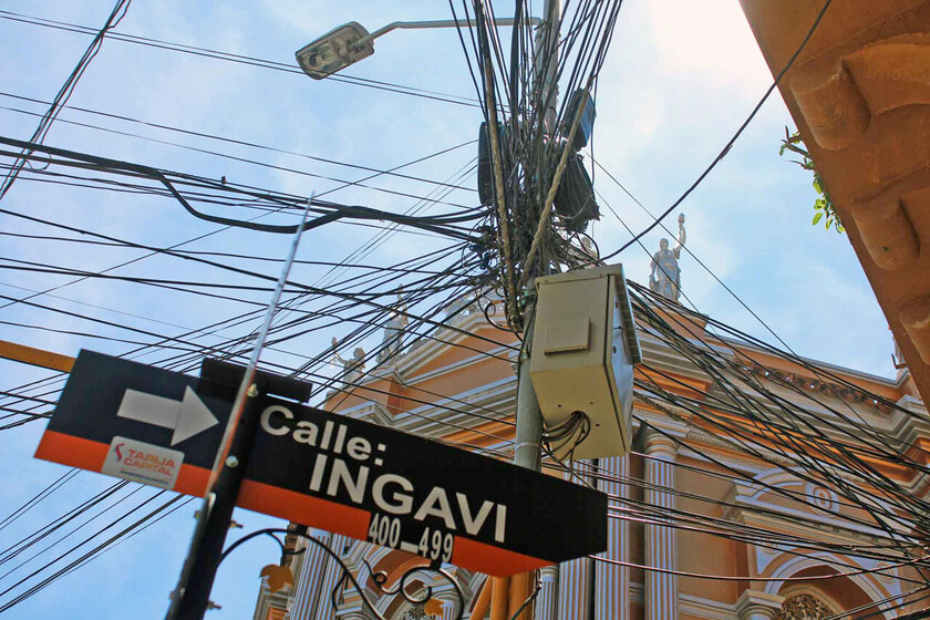 CABLES EN LA CASA DE LA CULTURA TARIJA