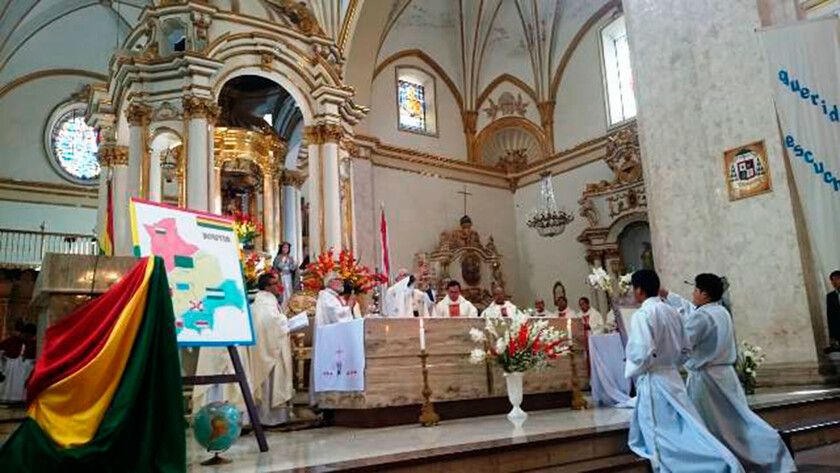 FOTO-2-Consagración-en-Te-Deum-6-Agosto-en-Sucre