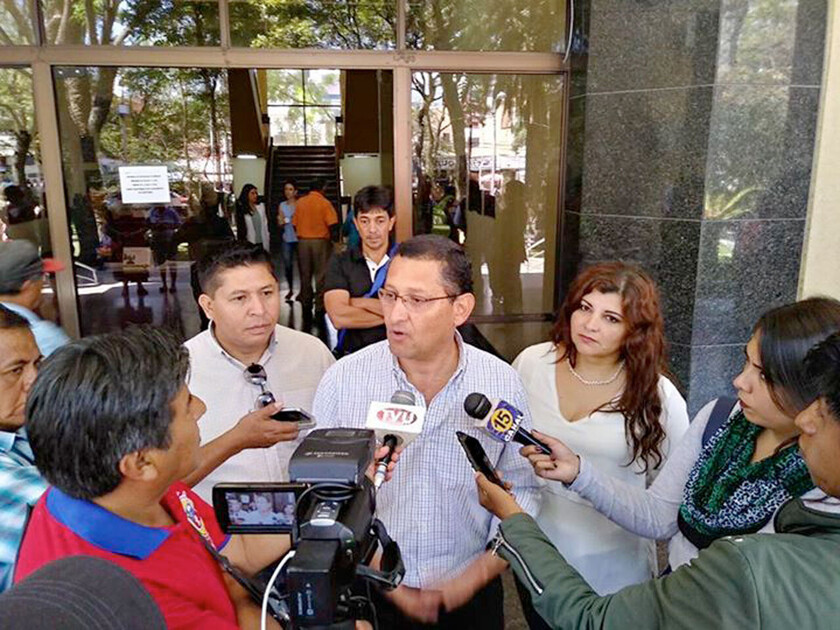 OSCRA MONTES A LA SALIDA DEL TRIBUENAL DEPARTAMENTAL TARIJA