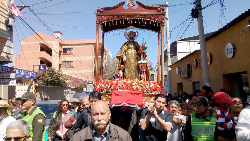 EL SANTO PATRONO EN LA PROCESION TARIJA
