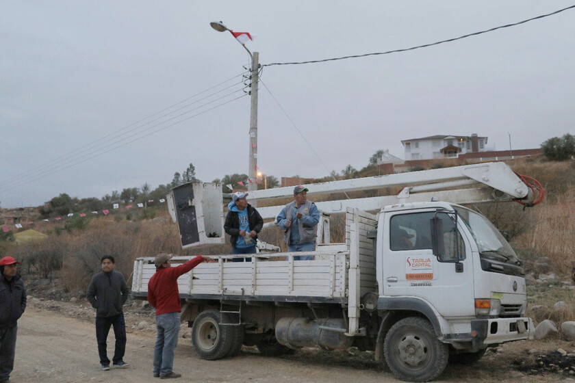 PLAN DE LA LUZ LLEGA A LA ZONA DE OBRAJES NORTE TARIJA