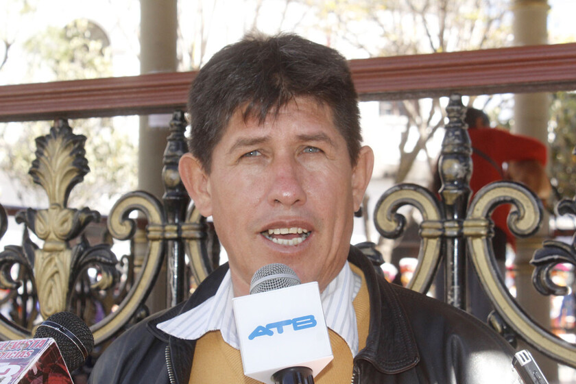 DAMIAN CASTILLO EJECUTIVO DE LA FEDERACION DE TRANSPORTE 15 DE ABRIL TARIJA