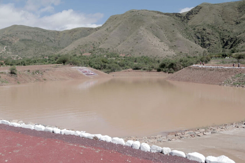 PRESA PARRALITO UBICADA EN CALAMA TARIJA