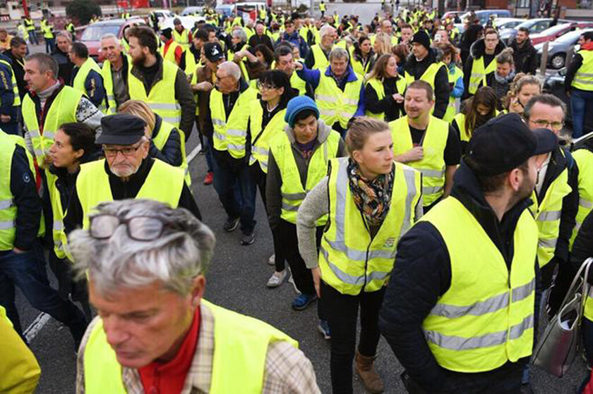chalecos amarillos protestan en París - Francia-WEB