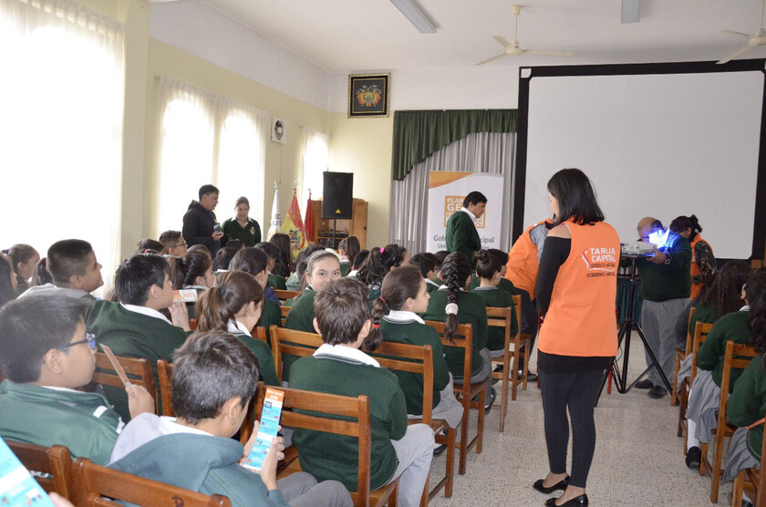 CAPACITACION EN LOS COLEGIOS DE TARIJA