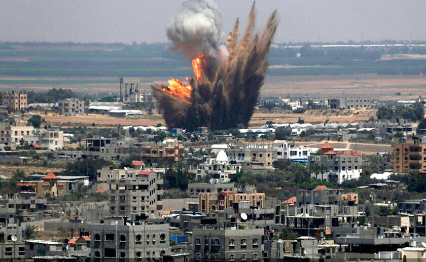 BOMBARDEO EN LIBIA