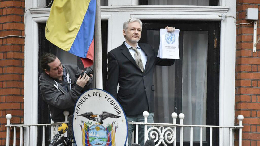 JULIAN ASANGE EN LA EMBAJADA DEL ECUADOR