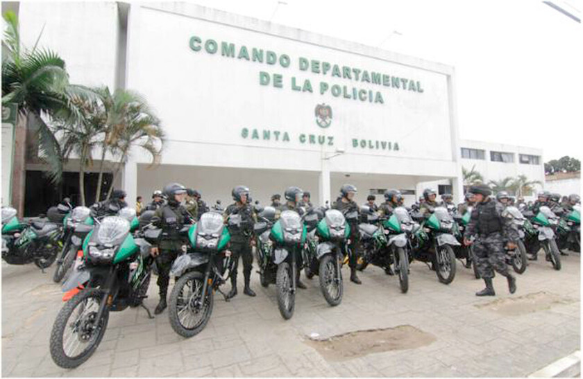 POLICIAS EN SANTA CRUZ DE LA SIERRA BOLIVIA