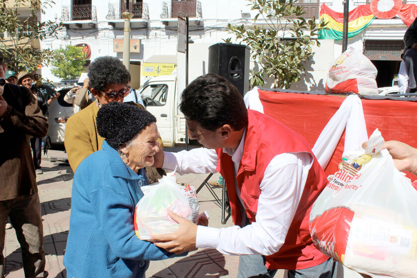 ENTREGA DE LA CANASTA ALIMENTARIA EN TARIJA