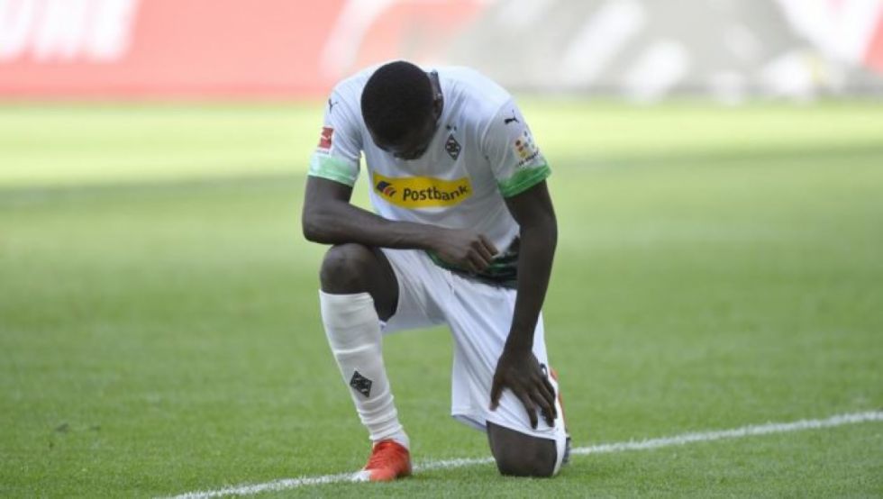 Emotivos festejos en la Bundesliga en petición de justicia para George Floyd